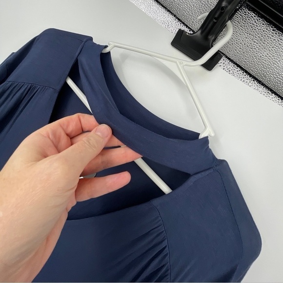 89th & Madison Shibori Blue caged v neck stretch long  sleeve top 2X - Picture 4 of 7